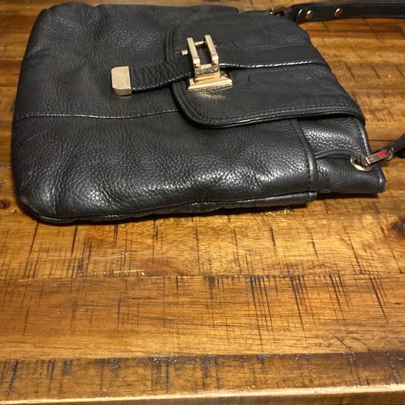 Liz Claiborne New York Genuine Leather Black & Gold Flap Shoulder Bag Purse - Picture 5 of 15